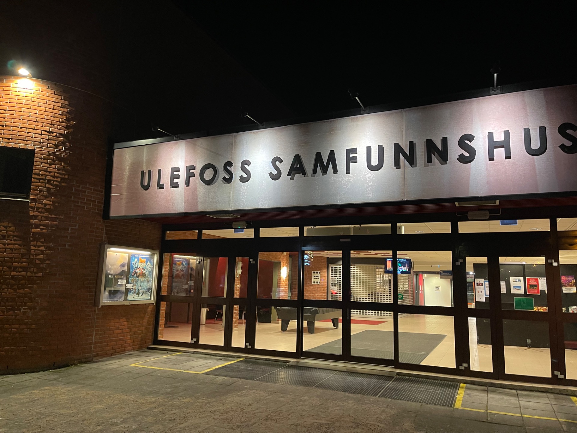 Ulefoss samfunnshus hvor det blant annet finnes en fin kinosal. Foto SL